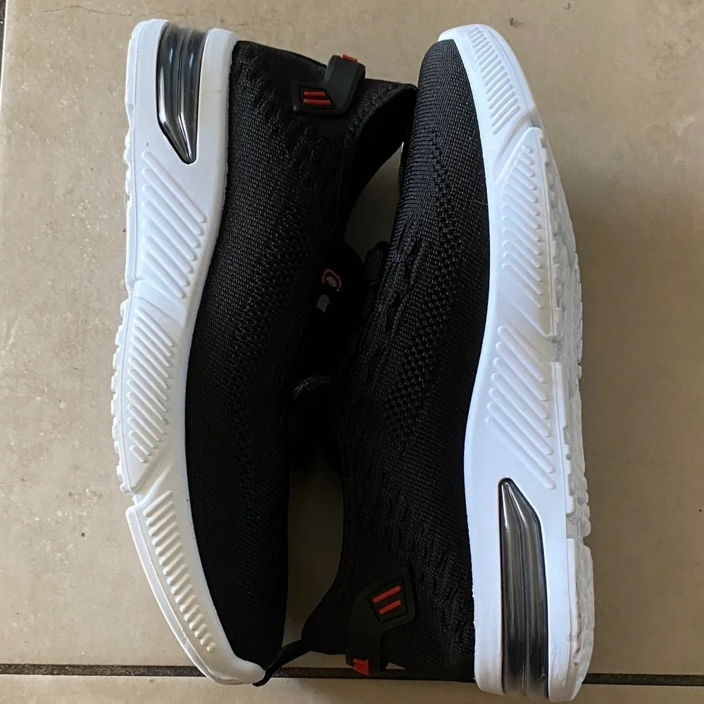 ECKO Unltd Boy’s Black And White Sheakers Shoes Size 4 Like New